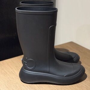 Salvatore Ferragamo Black Rubber Rain Boots – Women’s US 9 – Never Worn